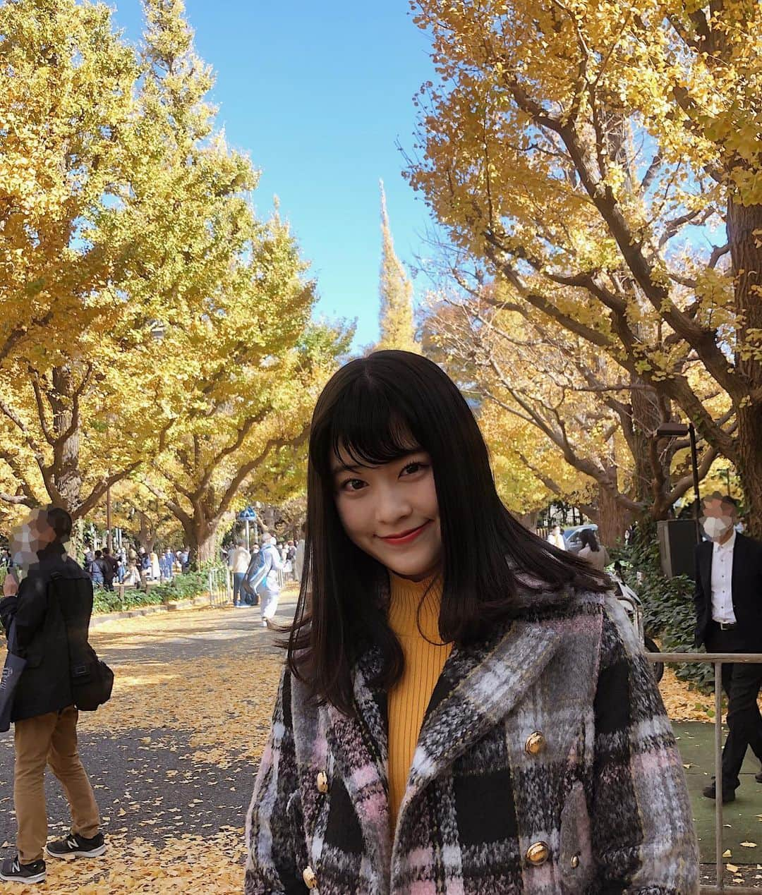 朝日奈芙季さんのインスタグラム写真 - (朝日奈芙季Instagram)「🍂﻿ ﻿ ﻿ 今年も銀杏並木をみにいけて﻿ よかったです☺︎﻿ ﻿ ﻿ もうすぐ11月も終わり...🍁﻿ ﻿  ﻿ 今年はいつもに増して、﻿ 1年が終わるのが早いな〜😳😳﻿ ﻿ ﻿ 寒くなってきたので、﻿ 体調には気をつけてくださいね♡」11月27日 15時38分 - fuki_asahina_official