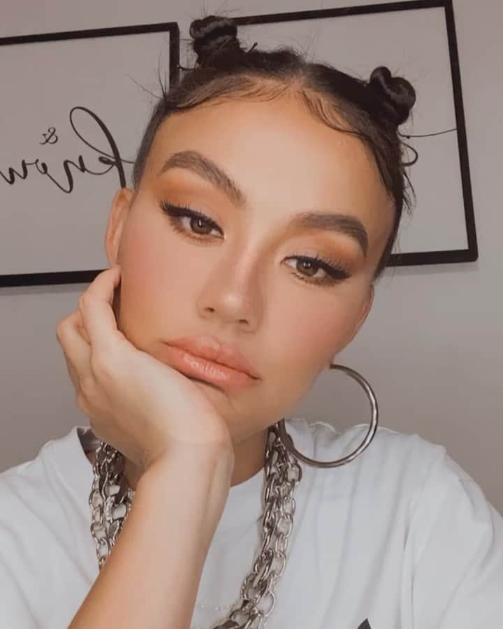 アグネス・モニカのインスタグラム：「1990. . . #AGNEZMO whos ready for tonight??」