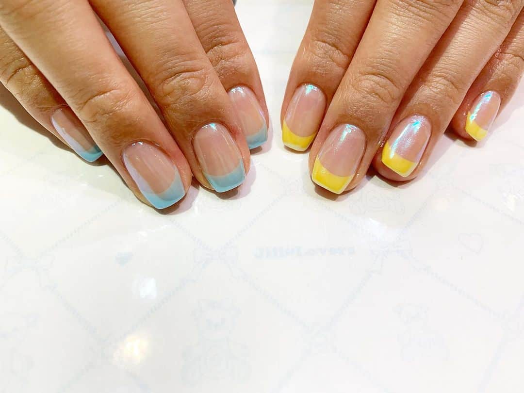 mamijinguのインスタグラム：「オーロラかけるフレンチが好き😍  #jillandlovers #nail #nailart #paragel #gelneil#gel #ネイル #ネイルアート #me #look #love #かわいい」