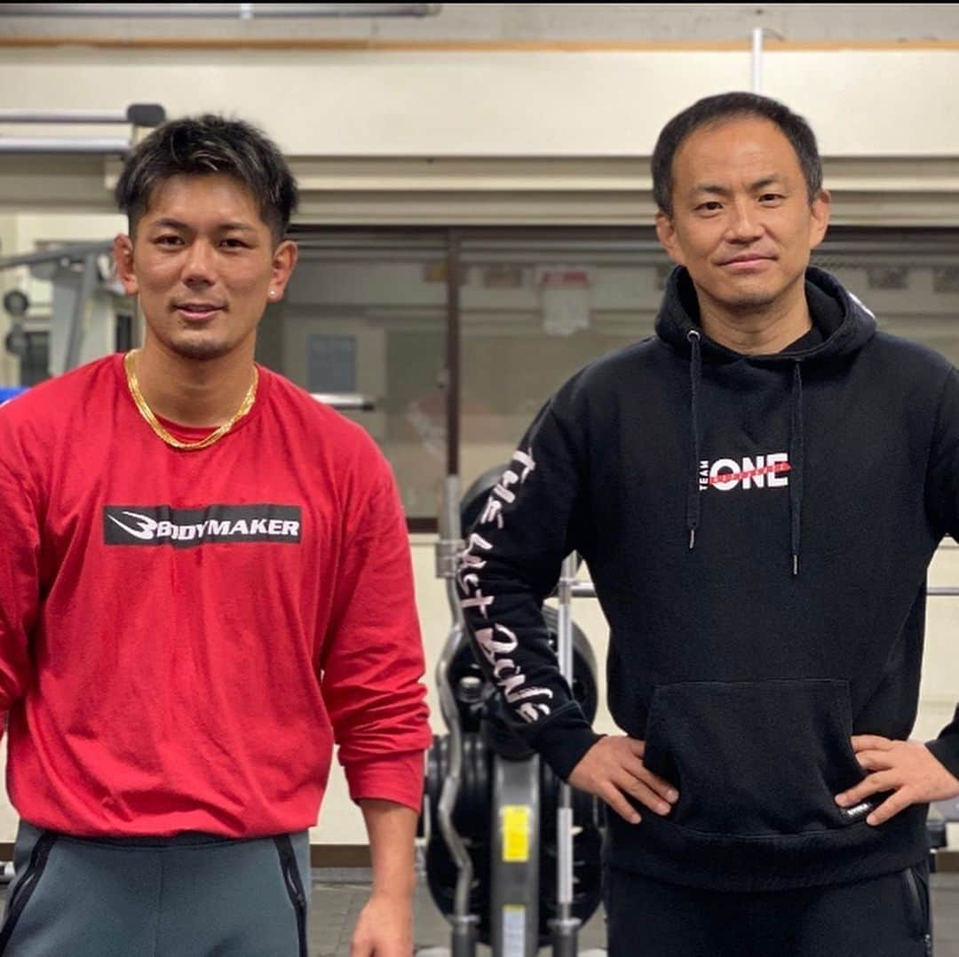 皇治さんのインスタグラム写真 - (皇治Instagram)「training.  久々に燃えとるよ。  漢はいつまでも挑戦してなんぼ。  #挑戦 #TEAMONE  trainingウェア @bodymaker」11月27日 21時10分 - 1_kouzi