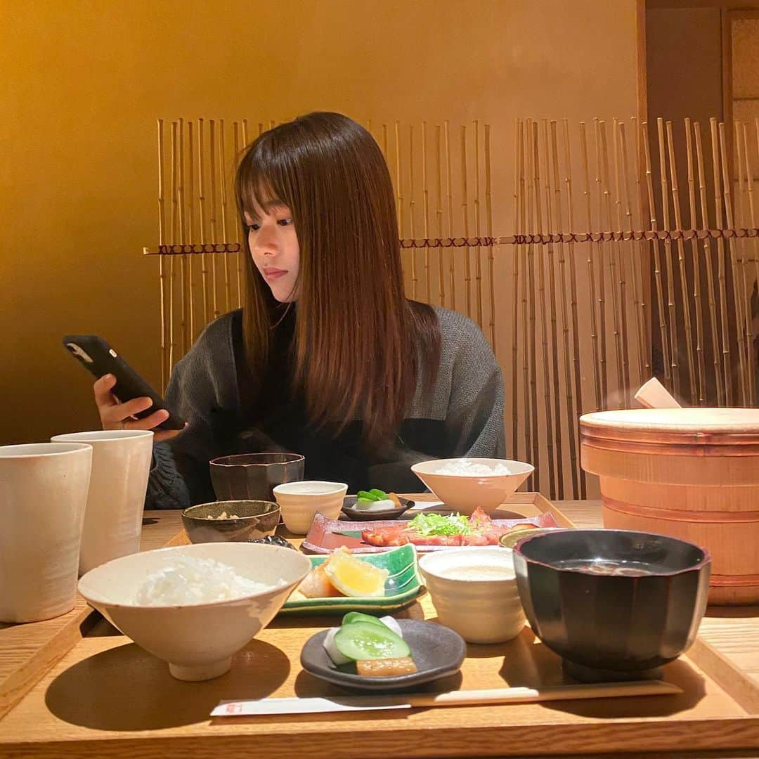 木下結衣のインスタグラム：「おいしいご飯食べてるときが一番幸せ〜ていってたらむちむち度がすごいことになってきました😔   #ミスコン #instagram #instalike #instagood #サロモ #サロモ募集 #撮影モデル #ポートレート #portrait #一芯 #ランチ #代官山 #ミディアムヘア」