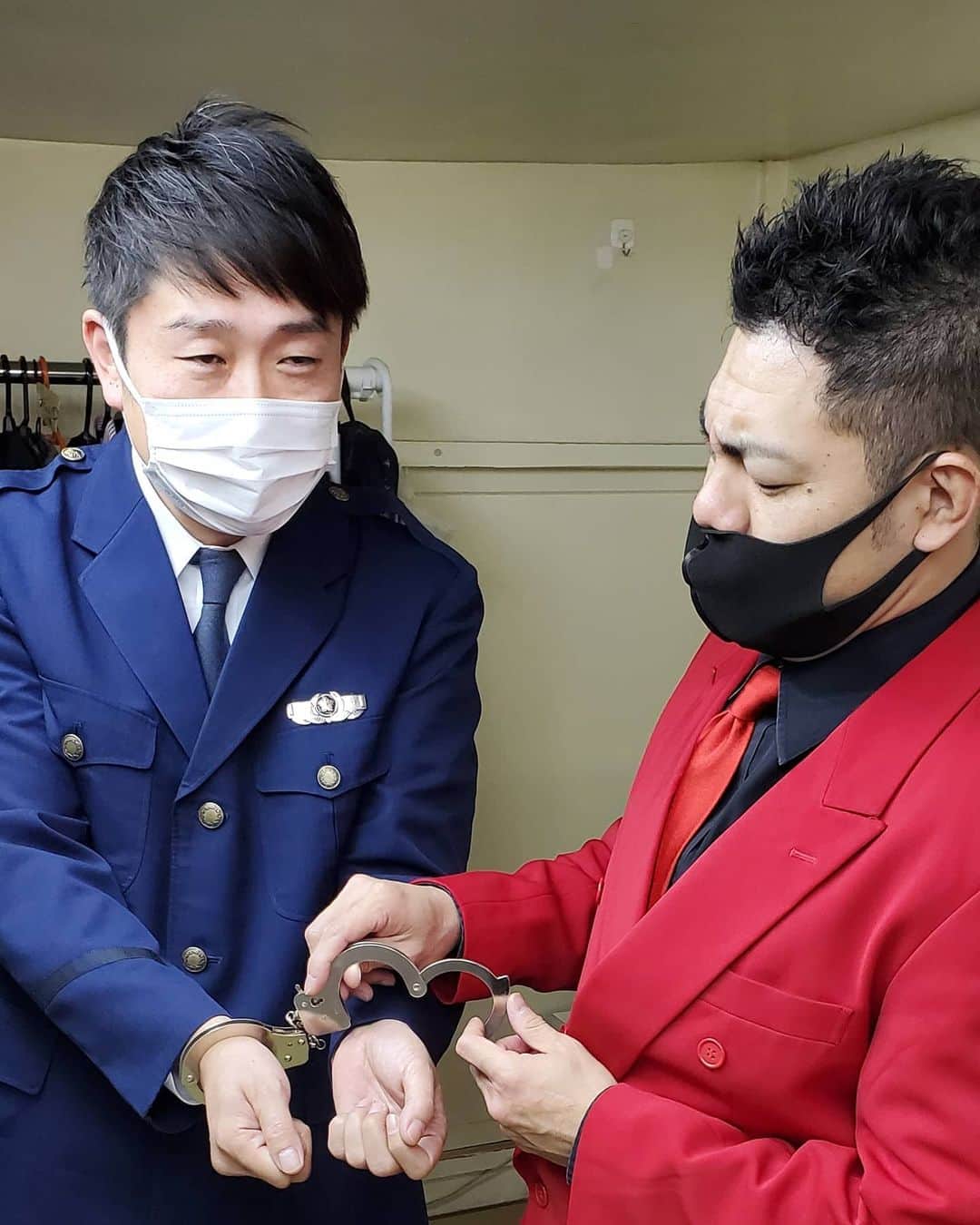 太田芳伸のインスタグラム：「どういう状況？  と言うわけで 11月27日(金)～29日(日)まで 祇園花月の藍ちゃん座長新喜劇出てます🎵 面白くて楽しいワイワイした新喜劇ですよー  お近くの人は是非とも‼️」