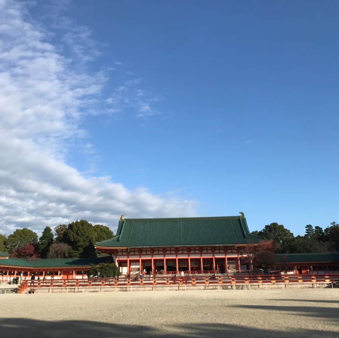 坂下千里子さんのインスタグラム写真 - (坂下千里子Instagram)「京都の秋 . 帰省もずっと出来ていないので、写真だけ送ってもらいました♡秋の京都は、私が1番好きな季節。 早く普通に帰れる日が来ますように… #京都#紅葉#たまたまの虹#帰りたい #今は我慢」11月27日 15時56分 - chiriko_sakashita_official