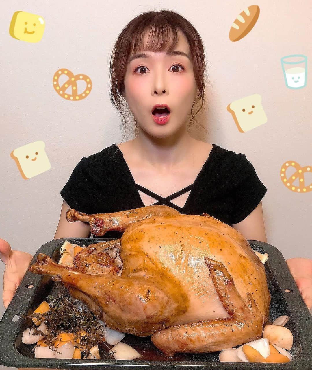 小嶋彩乃さんのインスタグラム写真 - (小嶋彩乃Instagram)「15 lbs = 15 guests.... for the two of us!?😂 Happy Thanksgiving Day🧡  初めてターキーを焼いてみました！6時間かかりましたぁ〜😂6キロ、15人前... 部屋が臭すぎる!!!笑 #thanksgiving #grilledturkey #holidayseason」11月27日 15時50分 - ayano_realtorusa