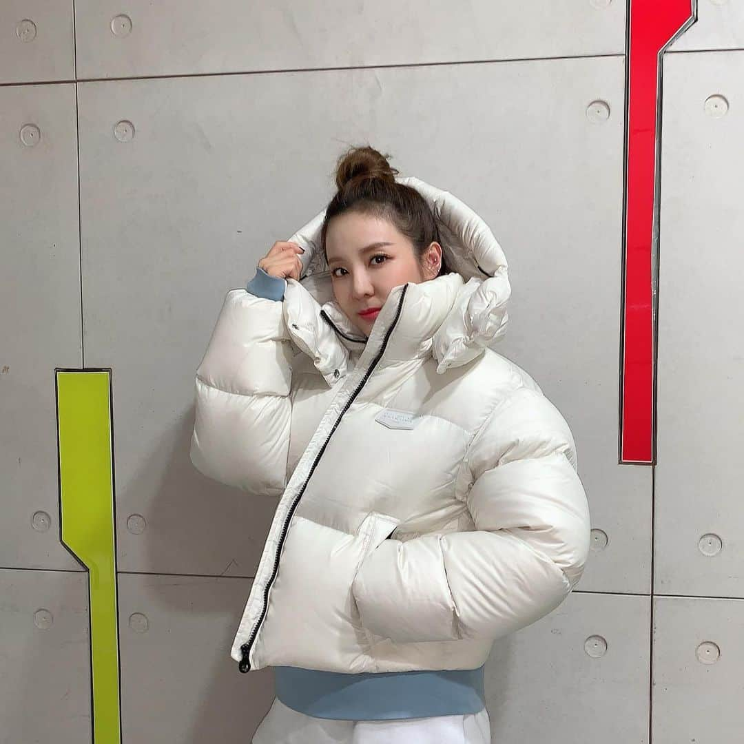 ダラ さんのインスタグラム写真 - (ダラ Instagram)「패딩의 계절💙❄️☃️ #광고 #듀베티카」11月27日 16時06分 - daraxxi