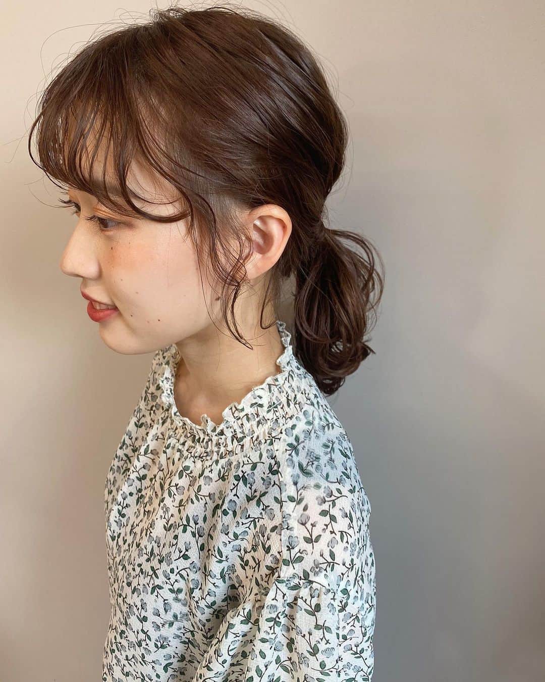 野村梨々華のインスタグラム：「﻿ ﻿ こんにちは🕊 𓈒 𓂂𓏸﻿ ﻿ 明日は、ファイナルイベント前、﻿ 最後のお芝居の稽古です。﻿ ﻿ この4ヶ月間、自分で頑張る！と決めたものの﻿ 夢との両立は決して簡単なものではなかったけど﻿ みなさんの暖かい応援と支えがあって﻿ ここまでやってこれました ︎︎︎︎︎☺︎﻿ ﻿ ファイナルイベントの自己PRで﻿ 私にしかできない表現力を﻿ 皆さんにお届けできますように…！﻿ ﻿ ﻿ ﻿ ﻿  #関西サロンモデル #関西サロン #関西サロモ #撮影モデル #サロン撮影 #サロンモデル #サロモ #秋コーデ  #ブラウンカラー #オレンジメイク #秋服 #彼女感 #ミスキャンパス #ミスキャン #ミスコン #ミスコンファイナリスト #ヘアアレンジ #ヘアカラー #ヘアスタイル #ピンクベージュ #ピンクブラウン  #低身長コーデ #低身長女子 #低身長ファッション #シンプルコーデ  #アレンジヘア #バイオレットカラー ﻿ ﻿ ﻿」