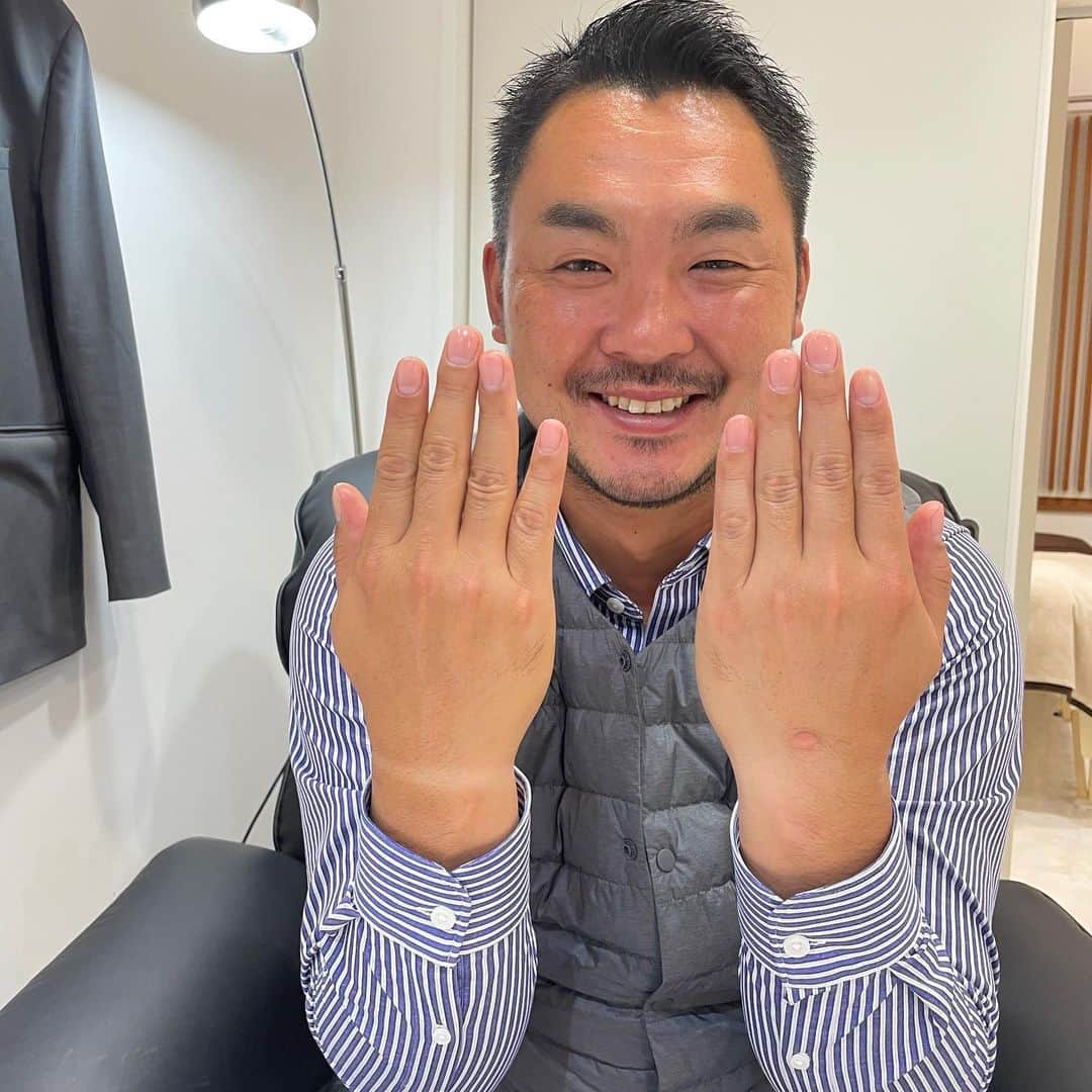 枡田慎太郎さんのインスタグラム写真 - (枡田慎太郎Instagram)「男も爪は綺麗でいる時代。  たまには男性も爪を綺麗にしてみては？  うん、ありやな。 ピカピカ。  よし！ もちろん爪以外も、あるよ。  #仙台#エステ#ネイル#luxy」11月27日 16時26分 - masushin78