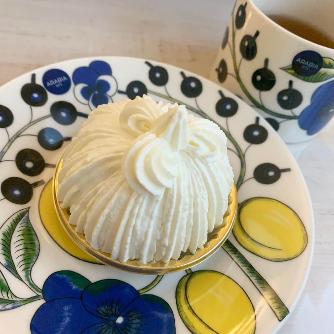 Laraのインスタグラム：「🌰 . おいしすぎた🥺👏🏻💝💖 ひさしぶりに食べたけど 流石最高🥳👍🏼💕✨💕  #palacehoteltokyo  #maron#cake#sweets #arabia#dish」