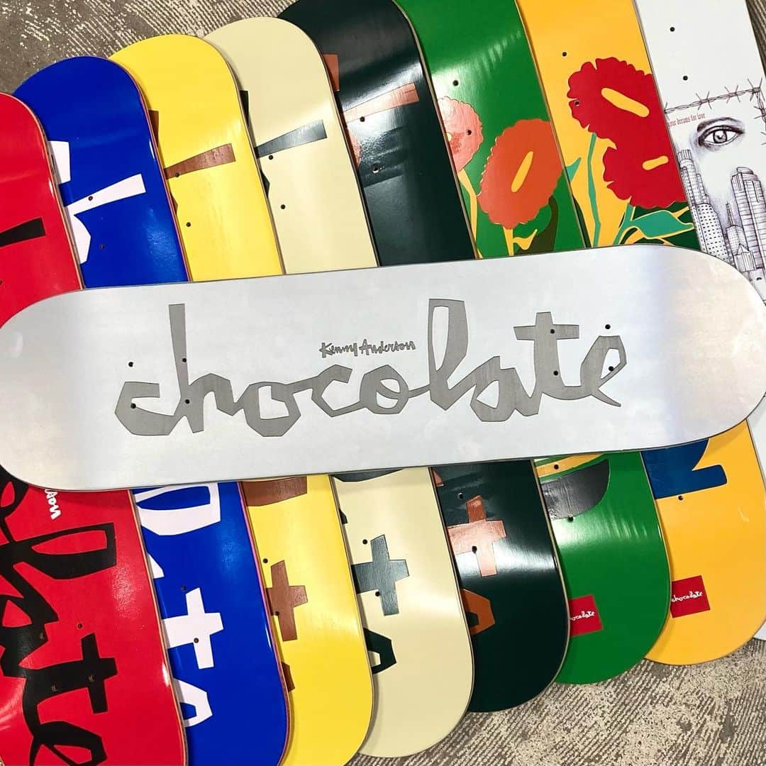 スケートボードのカリフォルニアストリートさんのインスタグラム写真 - (スケートボードのカリフォルニアストリートInstagram)「CHOCOLATE 🍫 から Yonnie Cruz, Kenny Anderson, Vincent Alvarez とRaven Tersheyのモデルが入荷👀 光で反射するリフレクティブグラフィックのデッキもございます💁🏻‍♂️  @chocolateskateboards #chocolateskateboards #skateboard #skateboarding #skater #カリフォルニアストリート #スケーター #カリスト #スケートボード #スケボー #スケーター #californiastreet #calst」11月27日 16時30分 - california_street