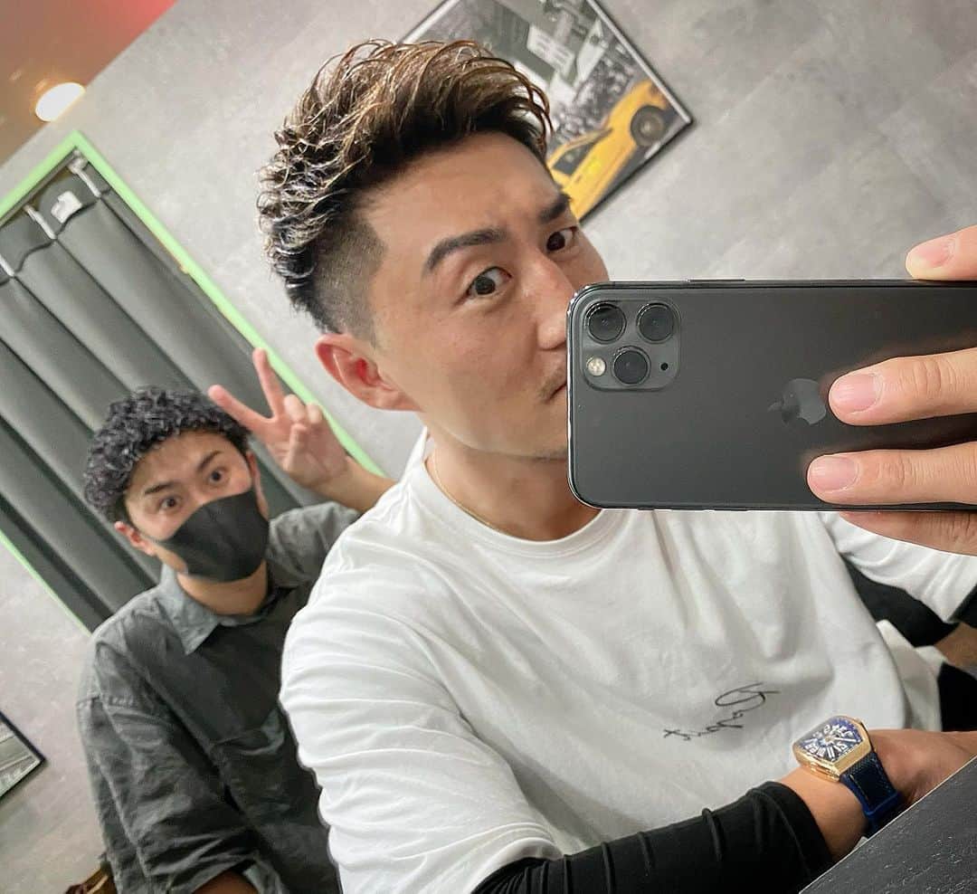 のインスタグラム：「賢ちゃんcut✂︎ たくみ君も🤝 ✉️→@logsamata.k #log #shibuya #thx⭐︎」