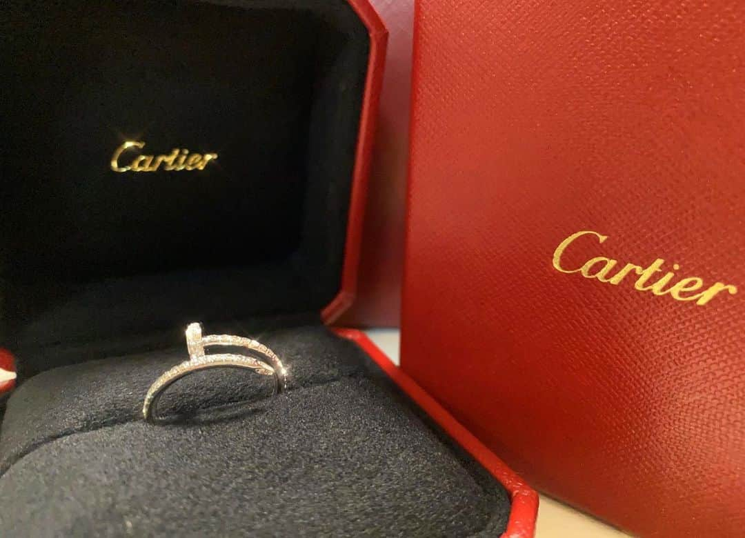 MAKIさんのインスタグラム写真 - (MAKIInstagram)「. カルティエリング💍💎💠💙  #カルティエ #カルティエリング #cartier #cartierring #ジャストアンクルリング #ホワイトゴールド #ダイヤモンド #justeunclouring #diamond #💍」11月27日 16時32分 - maki19970523