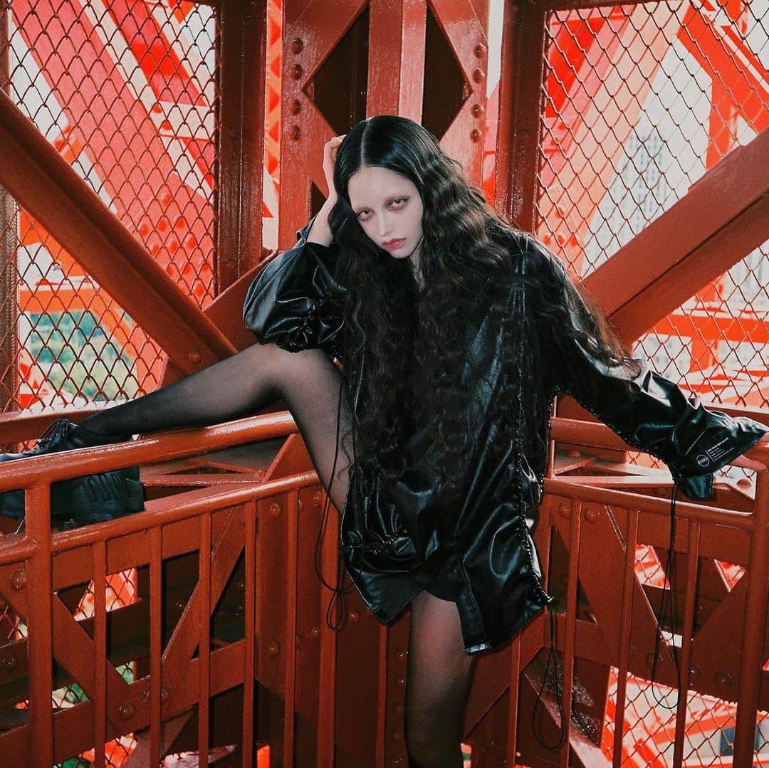 chiiiiiのインスタグラム：「📡𝐓𝐨𝐤𝐲𝐨🗼 ・ ・ ・ photo/@yoshikiikuta1994  hair direction/#bloc_yamamoto  model/@xchix328」