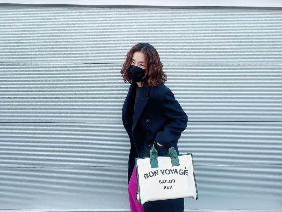 パク・ヒョジュのインスタグラム：「배면허땄다고 이런 가방 선물해주는 너란여자의센스는 어디까지🤍 #sailor#뱃사람#요트를모는사람 #알았어널일등으로태울께 #럽류 @yesraysia」