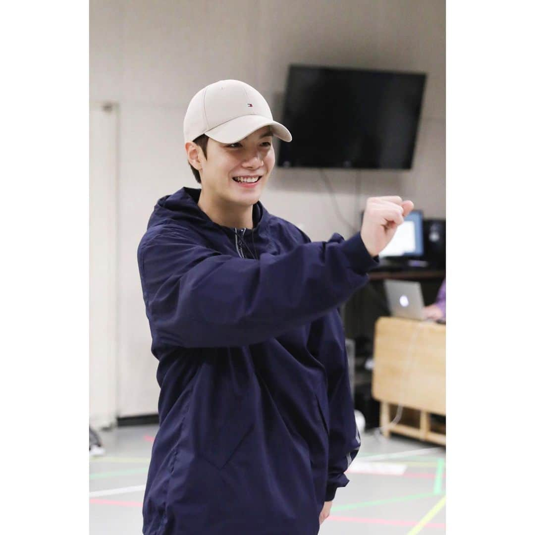 NU'ESTのインスタグラム：「2020 NU'EST FAN MEETING <L.O.Λ.E PAGE> D-1 💕 #뉴이스트_JR_아론_백호_민현_렌 #NULOΛEstagram #뉴이스트 #NUEST」