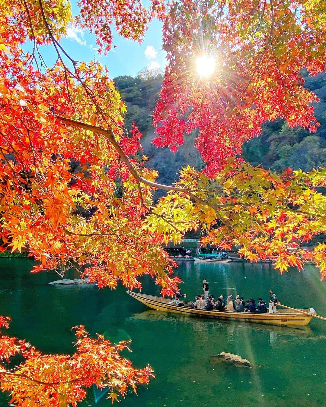 hama_aki_pppさんのインスタグラム写真 - (hama_aki_pppInstagram)「京都府京都市#嵐山　 Location Kyoto Japan  　 2020.11.24    3連休終わった翌日、嵐山に行って来ました🚗💨快晴の嵐山はキラキラ眩しいくらい綺麗でした🍁🍁紅葉も終わりですね。　しばらくは撮りためた紅葉picをランダムにpostしますのでお付き合いお願いします。　  　  #神社仏閣　 #寺院仏閣  #美しい日本　 #日本庭園  #そうだ京都行こう　 #日本の絶景  #タビジェニ  #top_favorite_shots  #inspring_shot #beautiful_kansai #ig_autumn  #arashiyama  #japanesegarden  #loves_united_japan  #special_spot_  #japanese_gardens  #otonatabi_japan  #be_one_natura #sorakataphoto  #ig_color  #ig_nature_naturally  #autumn_colors  #deaf_b_j_  #ig_myshots  #deaf_bestshot_japan  #bestpicturesgallery  #whimlife」11月27日 17時00分 - hama_aki_ppp