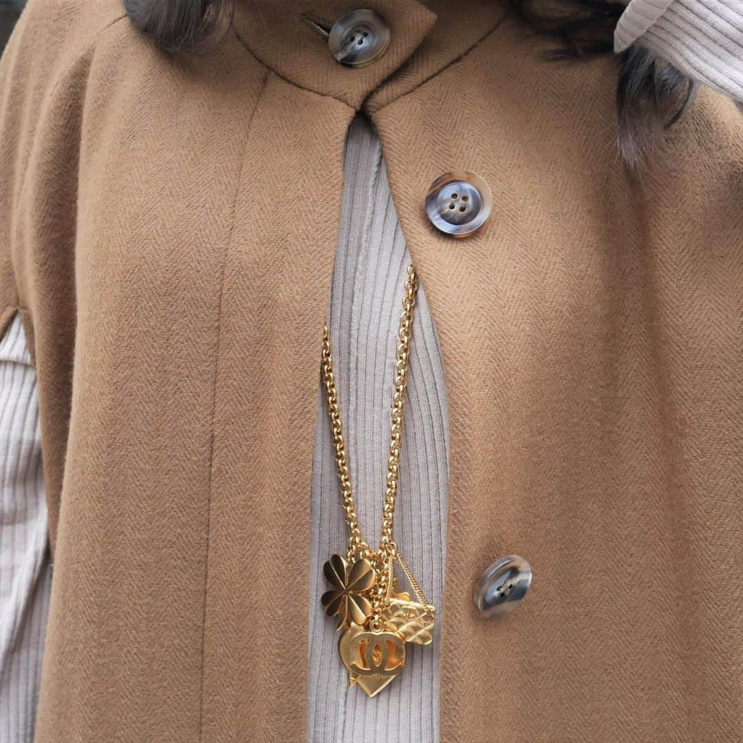 Vintage Brand Boutique AMOREさんのインスタグラム写真 - (Vintage Brand Boutique AMOREInstagram)「Vintage Chanel icon charms necklace from 95A.  🤍Available for purchase on our online shop Search Code: AO20015.  Free Shipping Worldwide 📩DM for more info and pricing  ➡️info@amorevintagetokyo.com   #Chanelnecklace #chanelicon#chanelcollection #vintagechanel #amoretokyo」11月27日 17時05分 - amore_tokyo