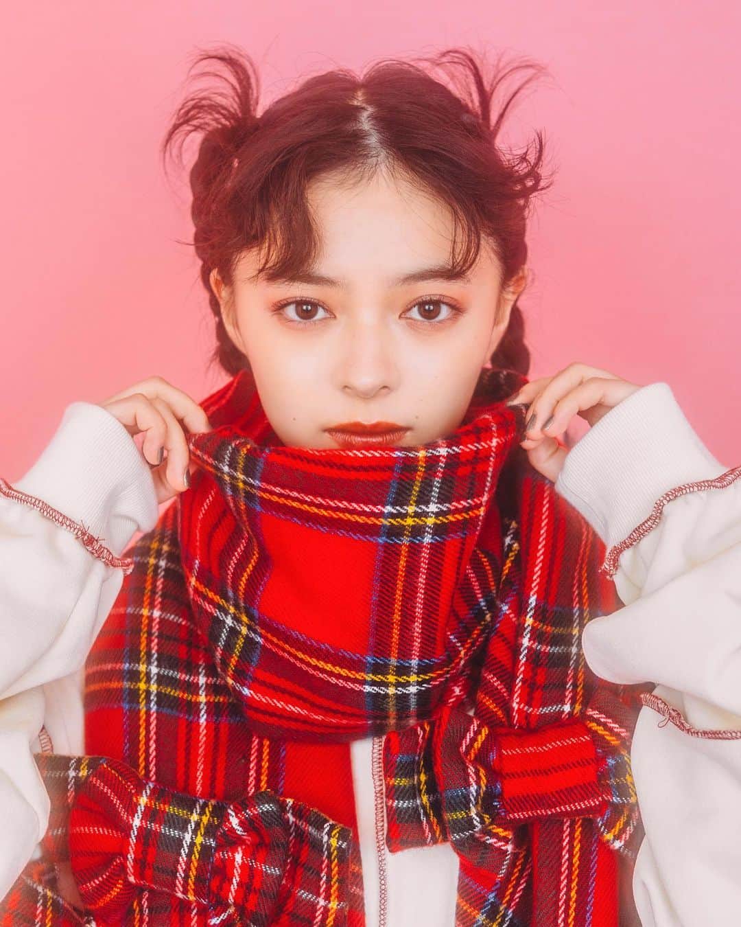 板橋よしえのインスタグラム：「.﻿ Candy Stripper Magazine 11月号 vol.2 ﻿・・・・・・・・・・・・・・・・・・・・・・・・ アンジュルム・上國料萌衣が着る 冬小物でWARM STYLE♡ ・・・・・・・・・・・・・・・・・・・・・・・・ Model : Moe Kamikokuryo ( @angerme_official ) Photographer : @fujii_yui  Hair Make-up : @katohairmake  Text : @coffeegirlchiro  Design : @odag_works ﻿ ・・・・・・・・・・・・・・・・・・・・・・・・ #candystripper ﻿ #candystripper_magazine 11月号 #アンジュルム #上國料萌衣」