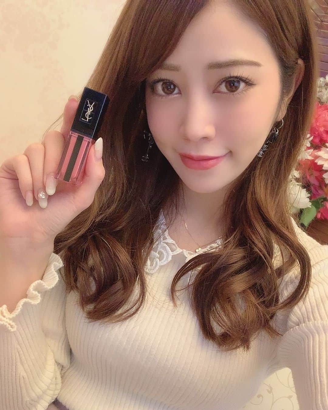 薄井美樹のインスタグラム：「．      新しいLIPいい感じ💄 ナチュラルで柔らかい印象に💋      YSLの新作リップ✨ 〈 ルージュ ピュールクチュール  ヴェルニ ウォーターステイン 〉  ❤️614 ロゼ イマジェ     ．」