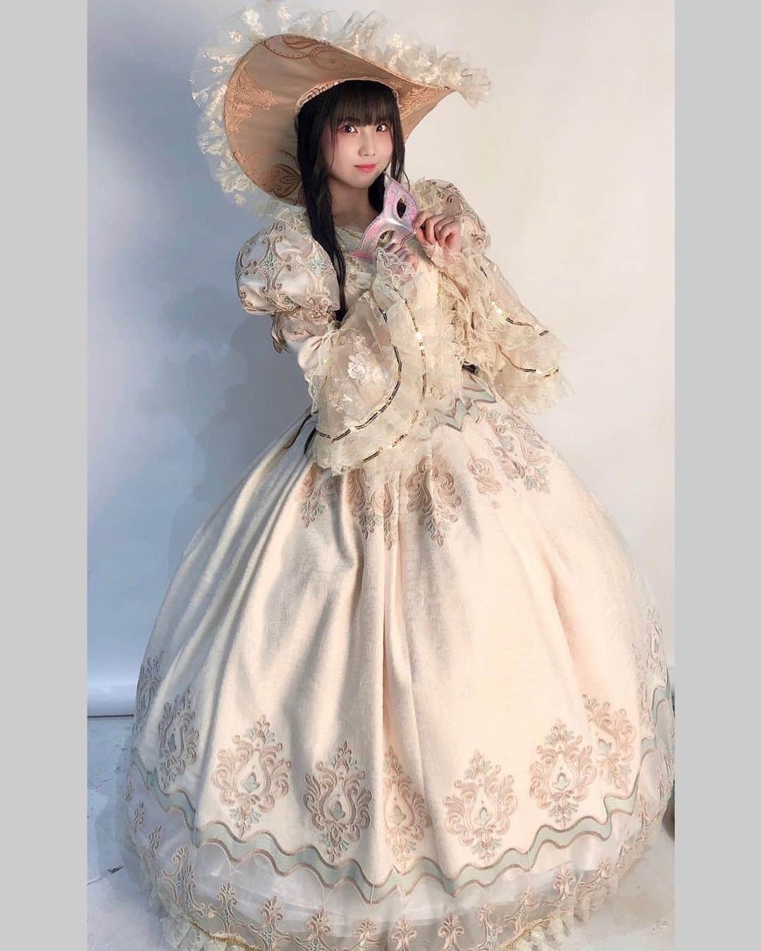 北川愛乃さんのインスタグラム写真 - (北川愛乃Instagram)「#P4U さんの撮影で着させて頂いた #ドレス の衣装です👗✨  #舞踏会 で着るドレスみたいで すごかったなぁ(；；)✧︎*。 夢の世界でしたぁ💎  #white  #レース  #帽子」11月27日 17時27分 - kitagawayoshino