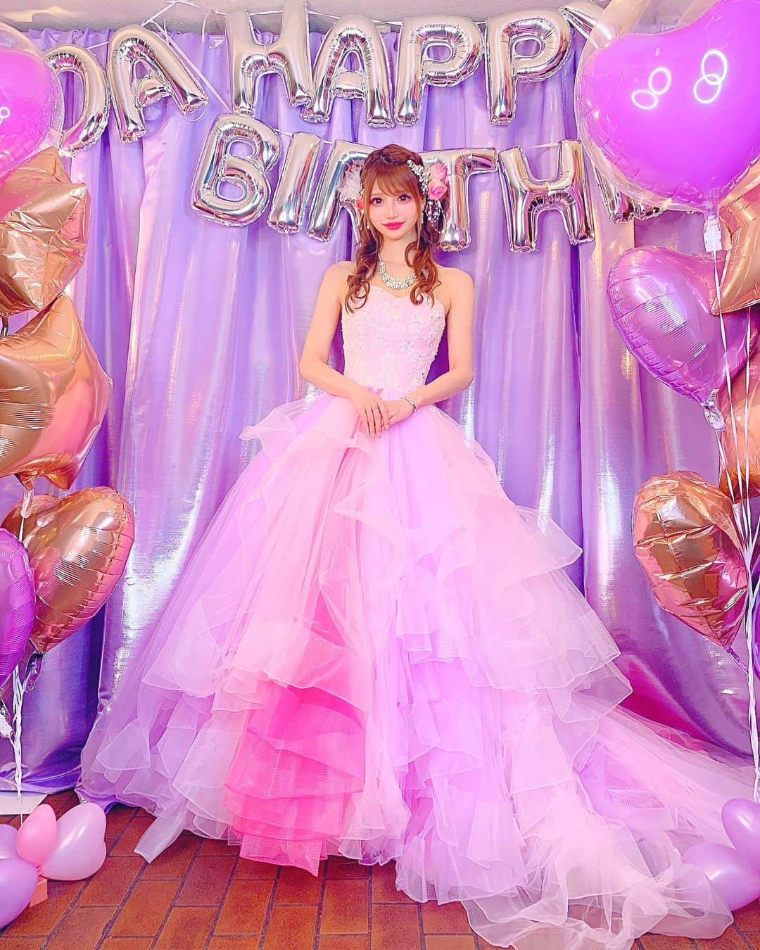 桜咲乃愛さんのインスタグラム写真 - (桜咲乃愛Instagram)「バースデーのドレス💖🎀✨  かわいすぎた🥰🥰🥰🥰💕  こんなにかわいい日を見逃した人達めっちゃ可哀想🥺💓🎀って本気で思うから今年のその瞬間は二度と戻らないけど、来年は見てもらえますよーに🥰💖💖💖🥂💎✨  毎年かわいいドレスが着られて幸せだなぁ🥰💓🍀 婚期が遠のく😂😂😂🎀💖笑  #バースデー#バースデーイベント#バースデードレス#ウエディングドレス#カラードレス#ピンクドレス#キャバ嬢#歌舞伎町#グラデーションドレス#姫#桜咲乃愛」11月27日 17時28分 - noasama1101