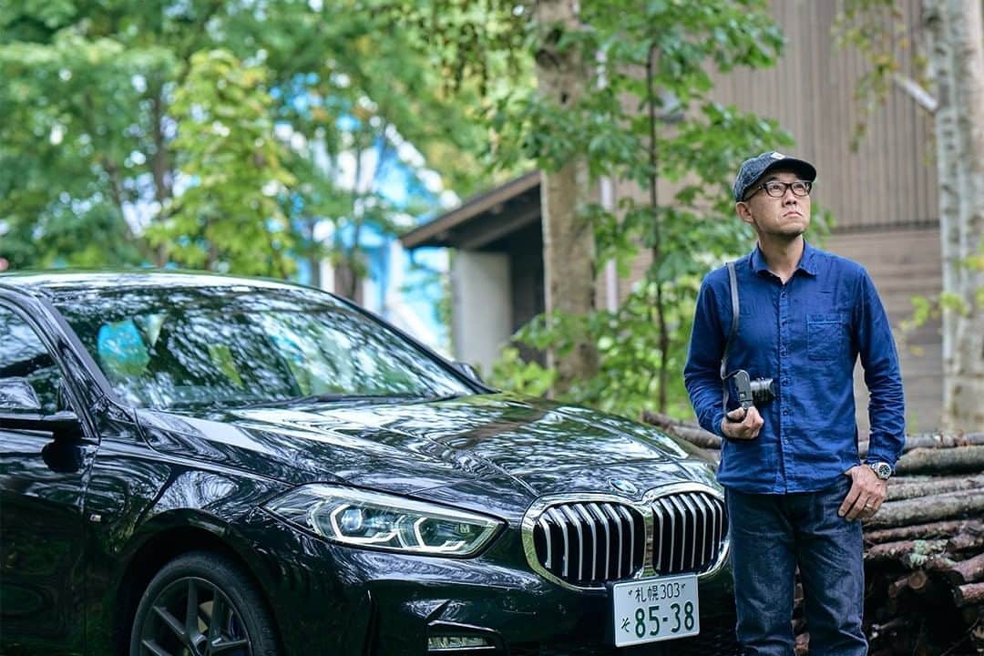 のインスタグラム：「北海道ニセコ在住の写真家、渡辺洋一さんとBMWのコラボキャンペーンを実施中。  圧倒的な大自然に包まれながら、BMWでめぐる北海道・ニセコの旅。この地のシンボルである羊蹄山をはじめとした自然の美しい表情と、そこで暮らす人々の豊かな生活風景が見えてきます。  過酷な雪山でのスキーシーンを撮影してきた渡辺洋一さんの写真集や、ニセコ発のスノーサーフブランド「GENTEMSTICK（ゲンテンスティック）」のスノーボードなどが当たるプレゼントキャンペーンも実施中。  キャンペーンの詳細は、BMWの情報サイト「BMW.com Japan」よりご覧いただけます。  #渡辺洋一 #ニセコ #THE1 #EditionJoyPlus #WithBMW #BMW #BMWJapan #駆けぬける歓び」