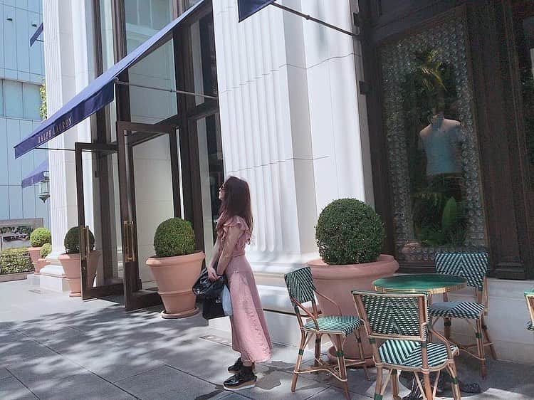 のインスタグラム：「今日は母の誕生日。 今年はほぼ会えてないけど、 いつも私のメンタルを支えてくれてありがとう。 大人になると親の偉大さがよくわかります。  ＊1枚目の写真は私ではなく母です🙂」