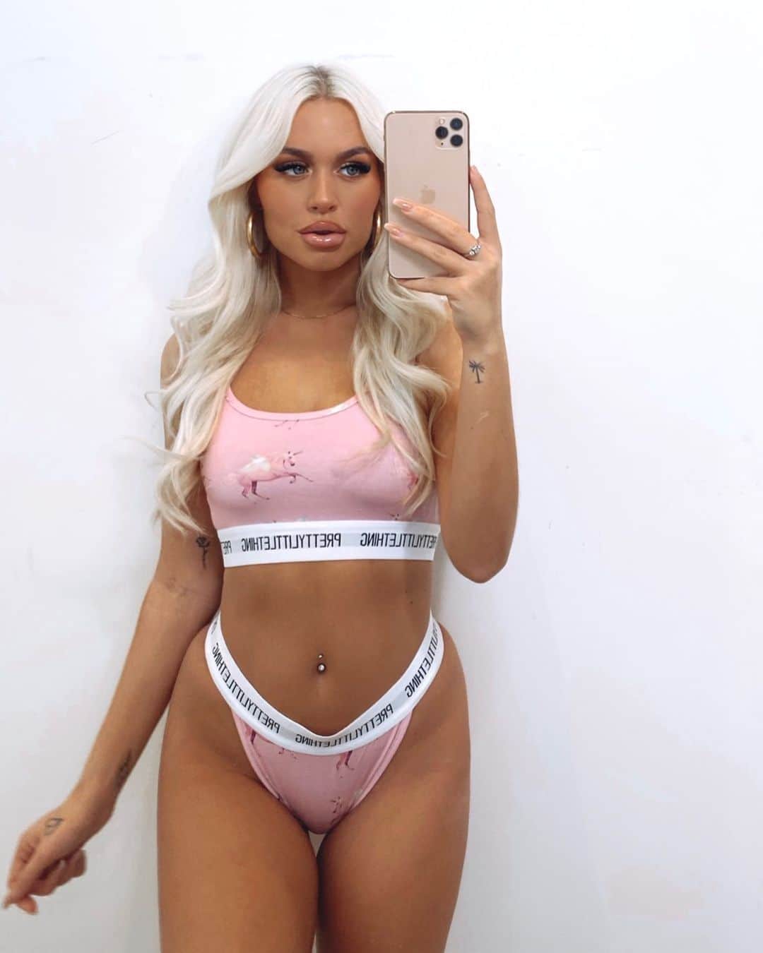 ロッティー・トムリンソンのインスタグラム：「AD 💖PLT PINK FRIDAY 💖 omg there's up to 99% off everything* on @prettylittlething 💖 One time only, whilst stock lasts 💋shop now on www.prettylittlething.com #PLTPinkFriday」