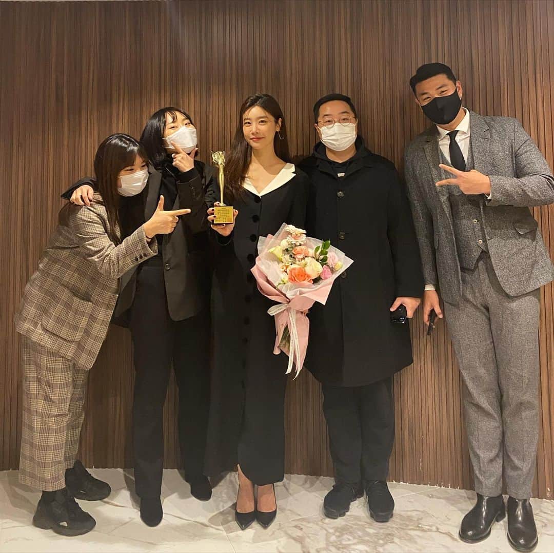 ソジン のインスタグラム：「고맙습니다, 늘 제게 가장 큰 응원입니다♥️ 덕분입니다♥️」