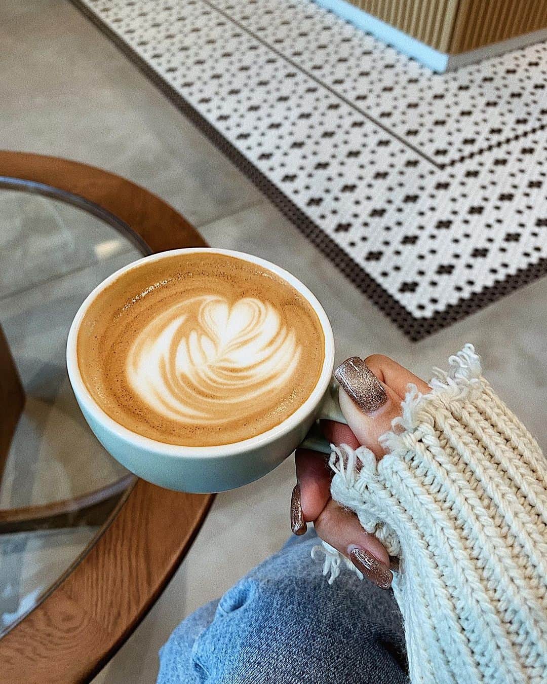 のインスタグラム：「. 𝒄𝒂𝒇𝒆𝒕𝒊𝒎𝒆 ☕️🌿 #tagline」