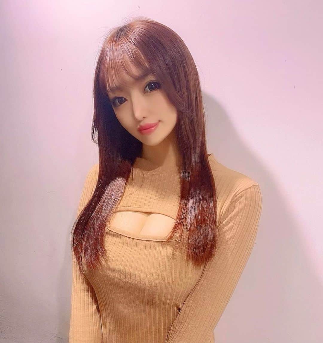 𝐒𝐀𝐘𝐀𝐊𝐀のインスタグラム：「最近のわたし🍁🍂♥️♥️  newhairだよん 担当はいつもの @makoto828 さん👩🏼✂︎  #Lwis #hairstyle #haircolor #haircut #hairsalon #インスタグラビア #グラビア #グラビアアイドル #gravureidoll #cosplay #portrait #beauty #japanesegirl #日本的 #漂亮 #可爱 #大波 #寫真偶像 #셀카 #셀피 #코디 #스타일링 #집콕 #instagravure #sexy #sexyhot #pinupgirl #selfie #newhairstyle」