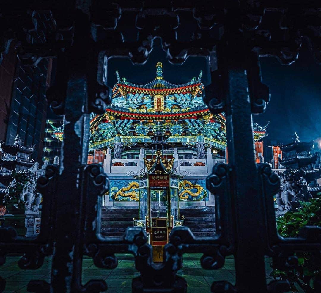 横浜市さんのインスタグラム写真 - (横浜市Instagram)「Chinatown chill.﻿ Photo: @tooooru_night_photography﻿ #myyokohama ﻿ ﻿ #yokohama #darlingescapes #beautifuldestinations #artofvisuals #somewheremagazine #discoverglobe #travelawesome #passionpassport #lovejapan #explorejapan #japanlife #japanfocus #japan_vacations #japanrevealed #よこはま #ヨコハマ #横浜」11月27日 18時07分 - findyouryokohama_japan