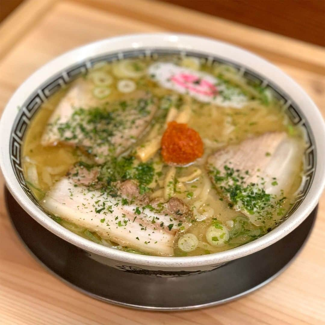 新横浜ラーメン博物館(ramen museum)さんのインスタグラム写真 - (新横浜ラーメン博物館(ramen museum)Instagram)「寒くなってきましたね🤐 こんな日は､からみそたっぷりの 龍上海のラーメン🍜がぴったりです😋 写真は大盛（270g）で､本店では4割～5割の方が 大盛を注文されるようです😮 ラーメンで温まりませんか😁🔥  Spicy Miso Ramen / Ryushanghai  #ラーメン #ラーメン部 #ラーメン倶楽部 #ラーメンインスタグラム #ラーメンインスタグラマー #ラー写 #ラー活 #麺スタグラム #麺活 #ラーメンパトルール #フードポルノ #麺スタグラマー #ラーメン博物館 #ラー博  #ramen #ramenmuseum #ramenlover #ramennoodles #ramenlife #ramenjapan #foodporn #foodie　#龍上海 #龍上海本店 #ryushanghai #misoramen」11月27日 18時09分 - ramenmuseum