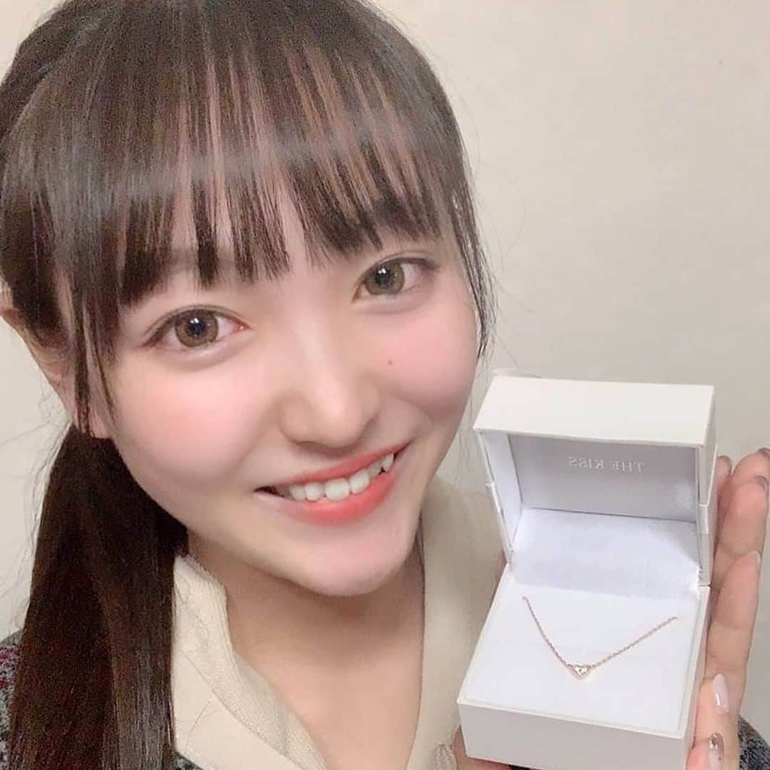 のインスタグラム：「株式会社ザ・キッス様より、ネックレスを頂きました💎  小さなハートが首元をお洒落にしてくれます🤍お出かけの際にはこのネックレスを付けて女子力アップです☺️  #thekiss #jewelry #ジュエリー」