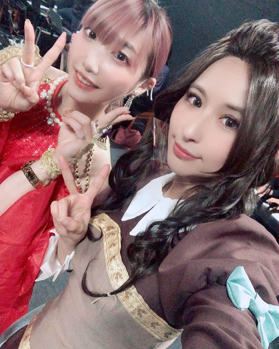 有馬綾香のインスタグラム：「舞台おかしな転生 稽古も残り3日😂！！ 今回チケット全日程完売ですが 自宅応援グッズが販売されます！！  ■Aセット9,000円[ＤＶＤ・パンフレット・脚本・非売品舞台写真]　 ■Ｂセット7,000円[ＤＶＤ・パンフレット・非売品舞台写真] こちらから💁‍♀️↓ https://docs.google.com/forms/d/e/1FAIpQLSfXjKVkQTRmH5-rZa50IJFAZqf7AJ5uGjxPnwiNdHlVuumI_A/viewform  コロナで厳しい状況ですが 自宅でお菓子でも食べながら楽しんでいただけたらと！  本番来ていただける方もお楽しみに！！  よろしくお願いします🥺  2020年12月3日（木）～12月6日（日） ラゾーナ川崎プラザソル  『おかしな転生-おいしい笑顔の作り方-』 原作：古流望『おかしな転生』（TOブックス刊） イラスト：珠梨やすゆき  脚本監修：西瓜すいか 脚本：差異等たかひ子 総合演出：安藤亮司 演出：尾崎真一 主催：合同会社リトル堂」