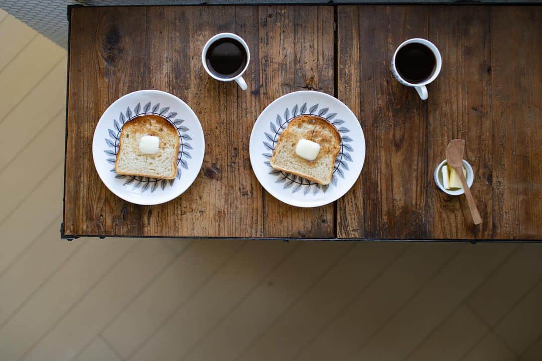 cafe_no_maのインスタグラム：「A good day starts with the toast made by one of my favorite bakeries in Kobe🍞 .  朝のトースト。 . 今いちばんのお気に入りは、神戸〈ベーカリー バカンス〉の食パン。  @cafenoma.style で詳しくご紹介しています。」