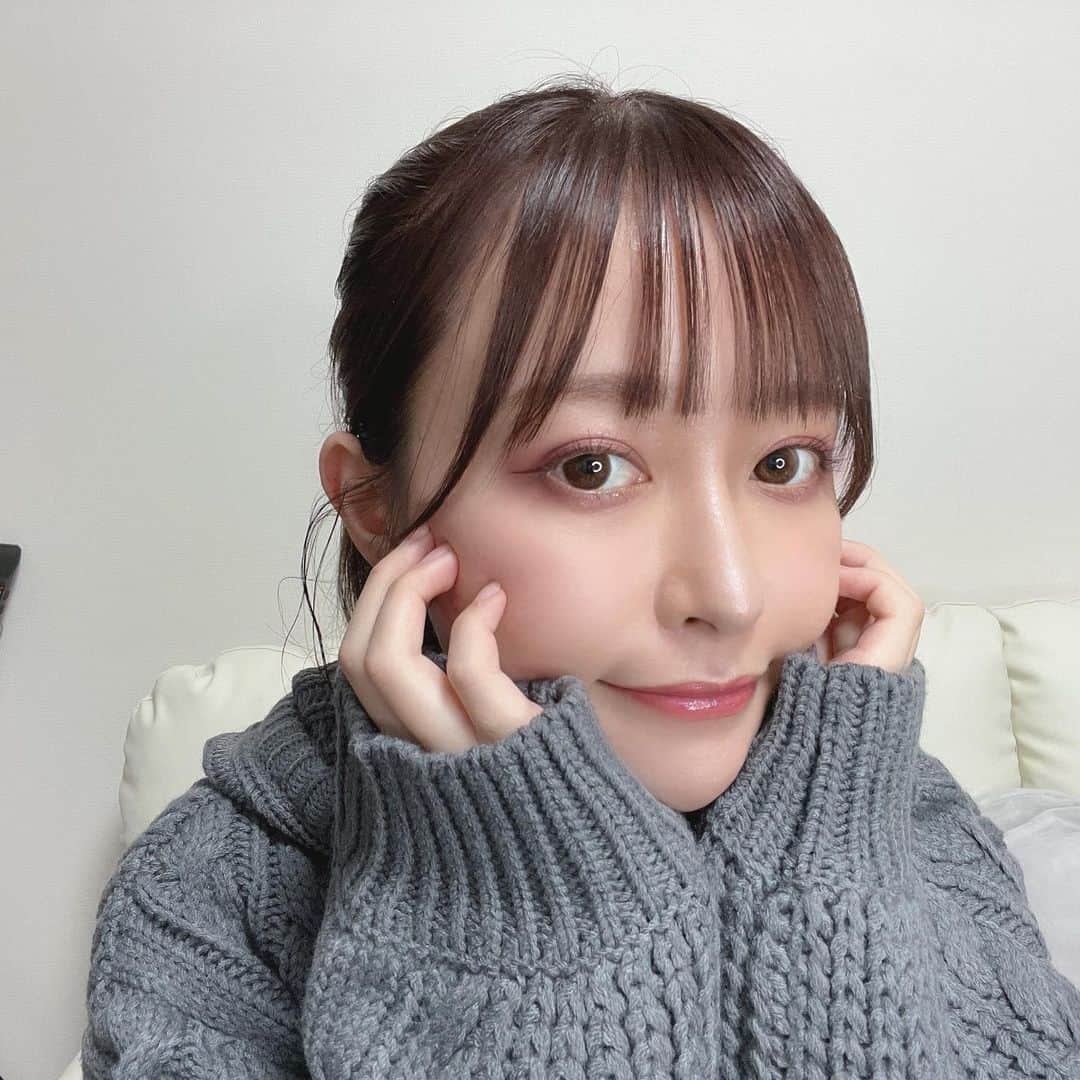 歩乃華（ほのらん）のインスタグラム：「最近ファンデ卒業しました😭(奇跡) まぁこれはアプリ使ってるけど😭笑  そして今月も 赤尾先生 @sbc_akao に お肌のケアして頂きました！！  施術も色々あって 自分に合ったもの提案してもらえるから お店に問い合わせしてみて下さい⭐️ 何をしたらいいのか プロの方に肌見て判断してもらうのが 一番やなと思う😂  赤尾先生、いつも ありがとうございます😭⭐️⭐️ 来月も宜しくお願い致します😭 みんなも赤尾先生のところ 行ってみてほしいです🥺  #美容 #美肌 #美意識」