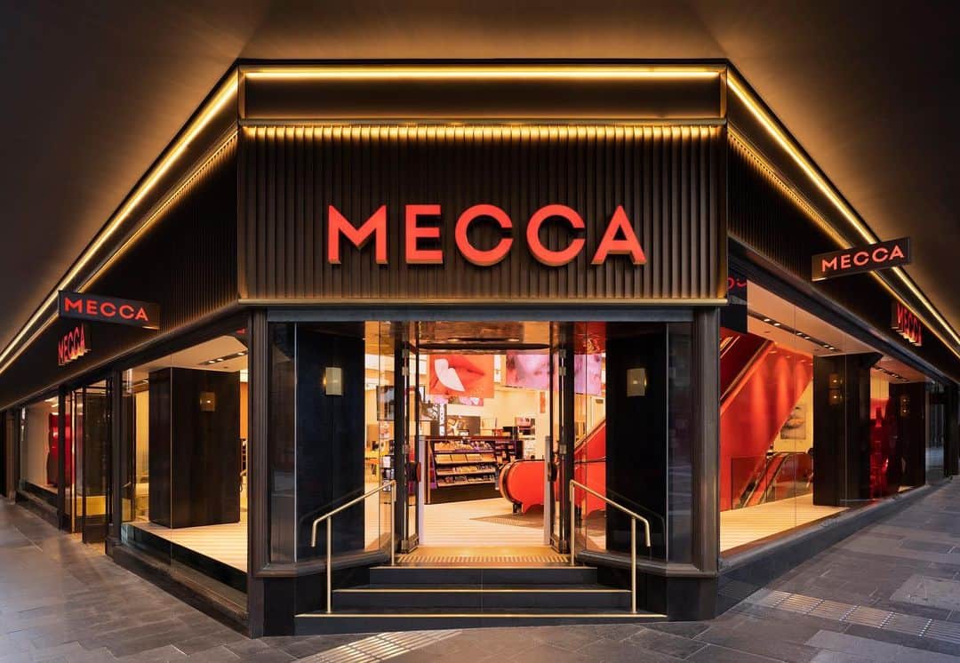 Vogue Australiaさんのインスタグラム写真 - (Vogue AustraliaInstagram)「Beauty heaven has arrived in time for Christmas as @meccacosmetica opens its biggest, most ambitious and most beautiful store to date. The flagship store, residing in the iconic Gowings building in the Sydney CBD, is over three sprawling floors and boasts 1,800 square metres dedicated to beauty. There, you can sip champagne while you have a blow dry at the @_edwardsandco in-store hair salon, chat with the resident naturopath, get your brows laminated, book in a top up of your injectables or even add a new piercing courtesy of the dedicated @sarahandsebastian piercing studio. Run, don’t walk, to the bio link for your exclusive first look at the store. 📷 Felix Forest」11月27日 18時51分 - vogueaustralia