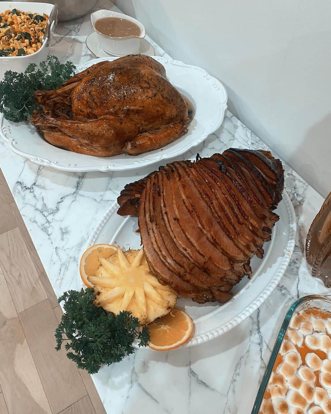 Camila Coelhoさんのインスタグラム写真 - (Camila CoelhoInstagram)「Happy Thanksgiving my loves🧡 So grateful for the yummy dinner, but  most importantly to be with family/ loved ones! #thanksgiving  ———— Um dos feriados que mais amo! Dia de Ação de Graças. Grata pelo jantar delicioso e por estar ao lado de pessoas que amo!」11月27日 18時43分 - camilacoelho