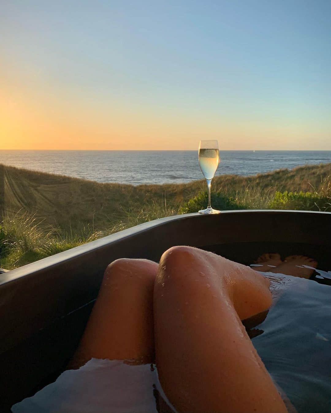 Australiaさんのインスタグラム写真 - (AustraliaInstagram)「Cheers! 🥂 @kittawalodge sure knows how to end the week right 🙌 This incredible eco lodge on #KingIsland in @tasmania combines luxury with nature for the perfect #TasmanianWilderness experience. Spend your days exploring the untouched coastline, head out on a fishing expedition, platypus tour, or penguin viewing, or perfect your swing on the two world-class links golf courses on the island; @capewickham and @oceanduneskingisland. However you spend your day, just make sure to finish it with some of the island’s renowned produce at @wildharvestrestaurant, or a cheese platter packed with @kingislanddairy delights. #seeaustralia #DiscoverTasmania #holidayherethisyear」11月27日 19時00分 - australia