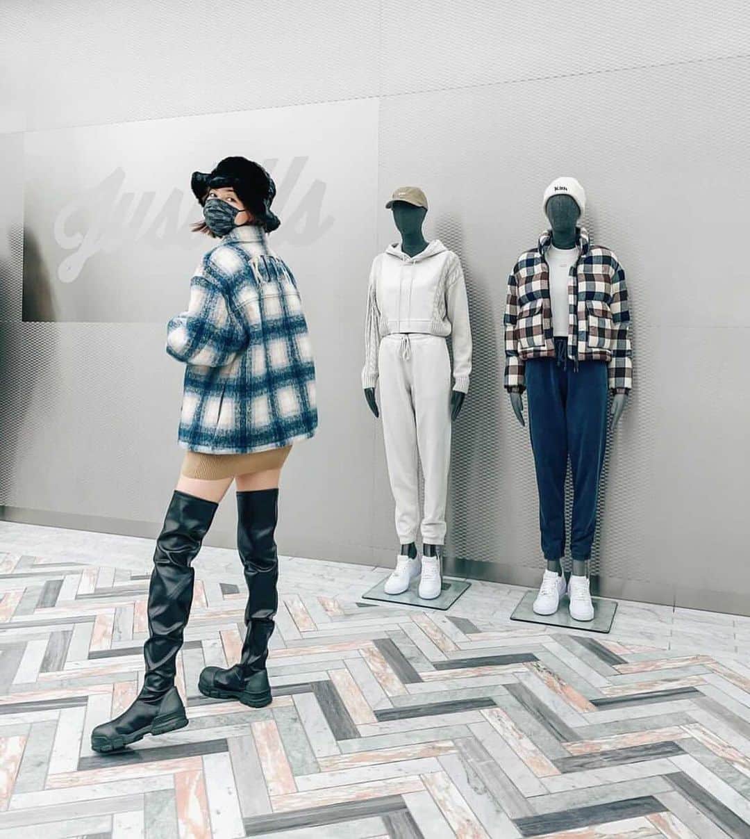 山本ソニアのインスタグラム：「💙🤍🖤💙🤍🖤 Winter Collection ❄️☃️🤍  #kithwomen」