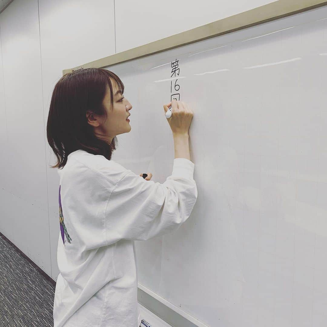 日本テレビ「ヒルナンデス！」さんのインスタグラム写真 - (日本テレビ「ヒルナンデス！」Instagram)「インスタライブご視聴いただいた皆さま、ありがとうございました‼️  いつもより早い開始時間でしたが沢山の方にご参加いただき楽しんでもらえたようでよかったです😊  2人での旅行裏話はまだまだあるようで🏝それはまた今度…🤫  写真は、まさかの栞里さんとお揃いだった紙コップと👀 良い週末をお過ごしください✨ ©︎日本テレビ  #インスタライブ  #ヒルナンデス  #ご視聴ありがとうございました  #滝菜月  #佐藤栞里  #火曜レギュラー  #栞里ちゃんありがとうございました #またぜひ遊びに来てください  #2枚目の写真は並ならぬこだわりを見せた滝ちゃん #縦書き横書き  #ホワイトボードは何度も書き直しました🤫 #オフショット」11月27日 19時01分 - hirunandesu_ntv_official