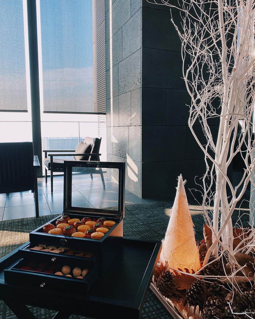 RIKAのインスタグラム：「#christmasafternoontea #amantokyo 🎄🐞☕💂🏻‍♀️」