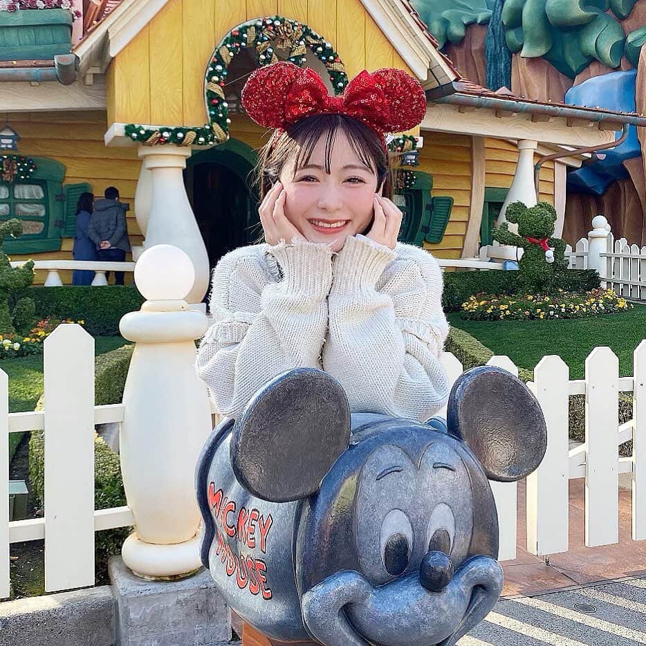 てぃーみきのインスタグラム：「しばらくは最後のぷち遠出であろう、、 ディズニーにいってきました🐭🌼 (※撮影時にのみマスクを外しています。)  空いてました！バズ4回くらい乗ったよ！ スコアは40600だったよ〜〜👾 結構頑張ったんだけど、 みんなはどのくらいいったことある？🙄  ちなみに、YouTubeも更新しました。 (ディズニーとは全く関係ないです) 見てねーっ( ◠‿◠ )📷   #disney #でぃずにーらんど #disneygram #ootd #てぃみこーで」