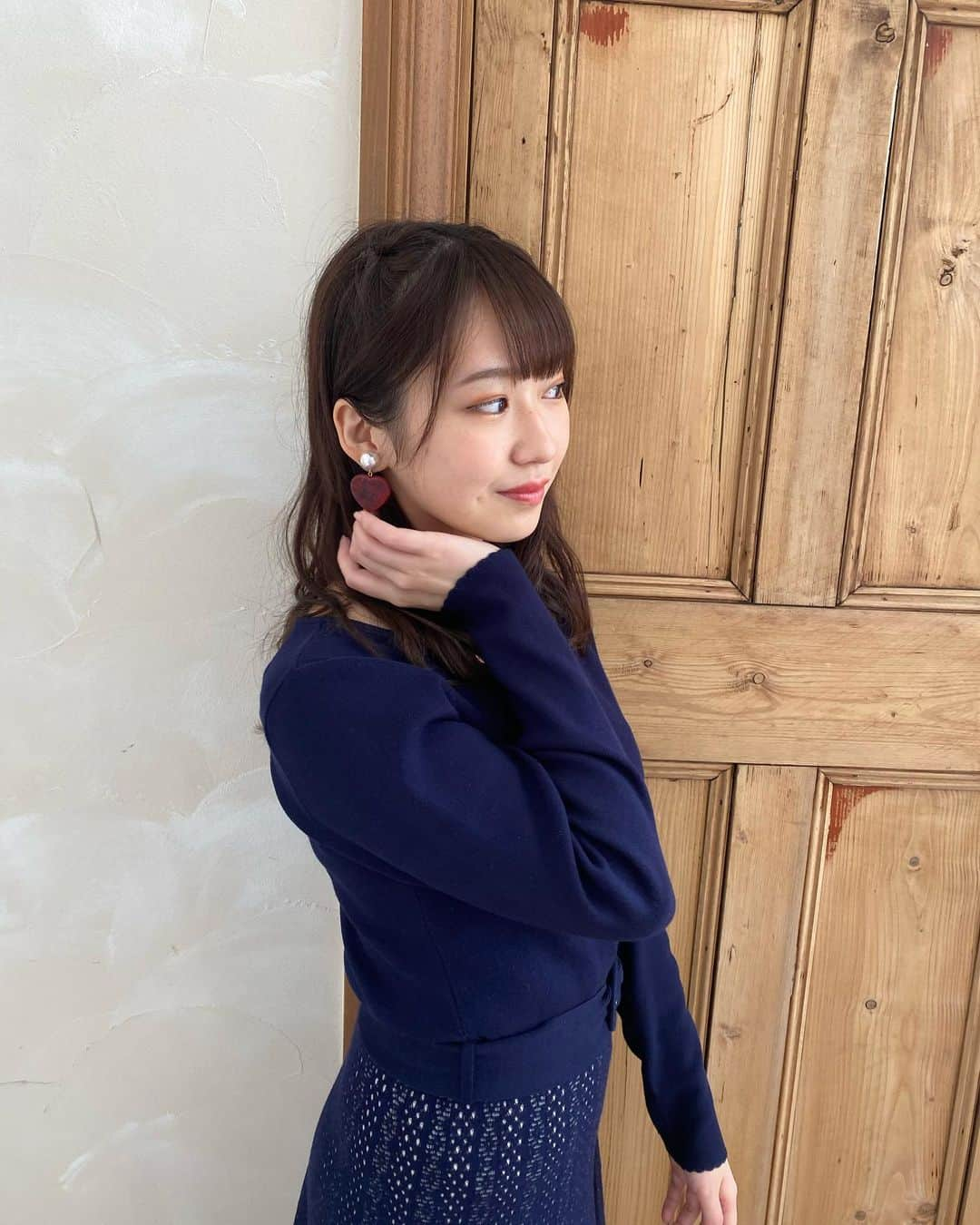 野中美希さんのインスタグラム写真 - (野中美希Instagram)「私服💙 #debutdefiore @debutdefiore のワンピース . 私は顔のパーソナルカラーがイエベ春で手がブルベ夏なのですがこの写真をみるとなんだかわかりやすいような気がします、、不思議👏 . #helloproject#morningmusume20#野中美希#ちぇる#パーソナルカラー#イエベ春#ブルベ夏#骨格ミックス#骨格ウェーブ#骨格ストレート#ootd」11月27日 19時07分 - miki_nonaka.official