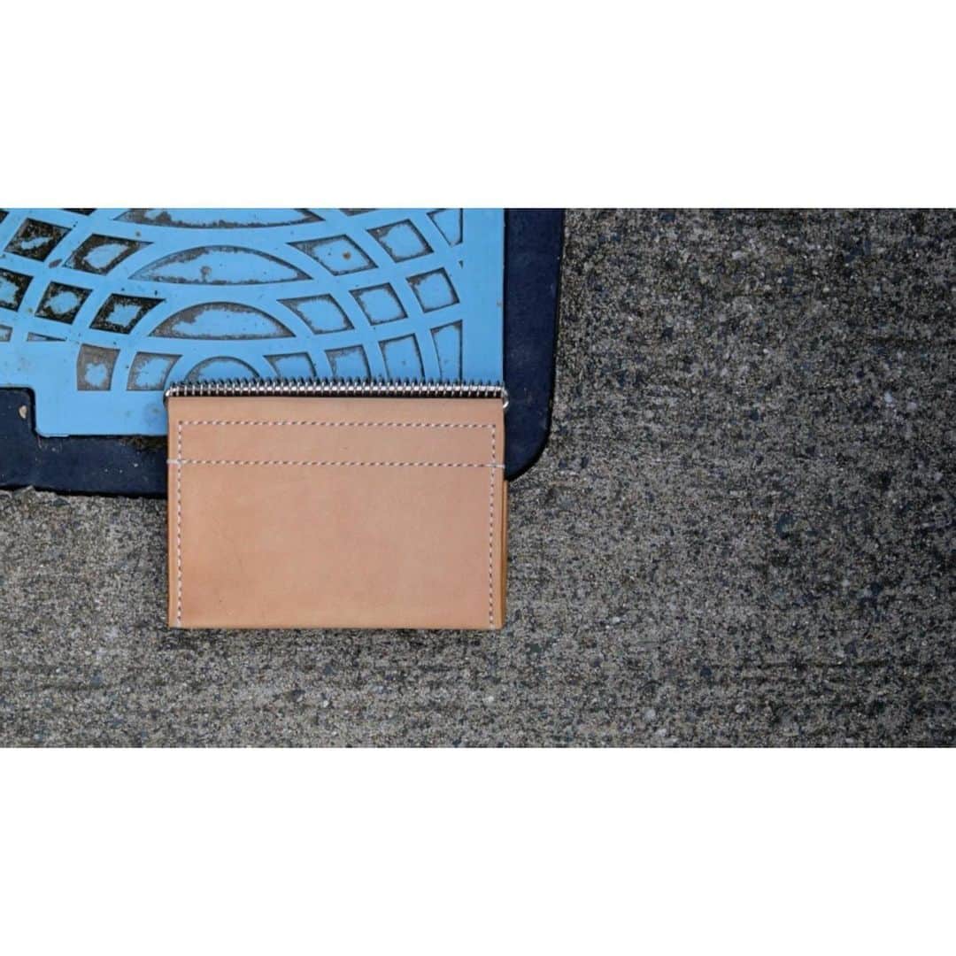 エドロバートジャドソンのインスタグラム：「HELIX - CARD CASE  #edrobertjudson」