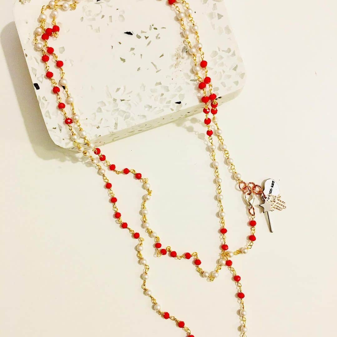 メイデンアートさんのインスタグラム写真 - (メイデンアートInstagram)「Rosary long necklace with white pearls, red crystals and magic wand charm.🪄🪄🪄 . Shop from the post♥️ .  #rosaryjewelry #rosary #sacredheart #catholic #handmade #archangelbrands #glorybe #chainmaille #handmaderosaries #beadedrosary #ourfather #bracelets #twentydecades #fivedecades #catholicrosary #beadedbracelets #archangelworks #hailmary #rosaries #prayer #jesus #marymotherofgod #rosarybracelets #beadedjewelry #chain #chainmailrosary #capturedbead #religiousgift #meditativeprayer #bhfyp」11月27日 19時26分 - maidenart