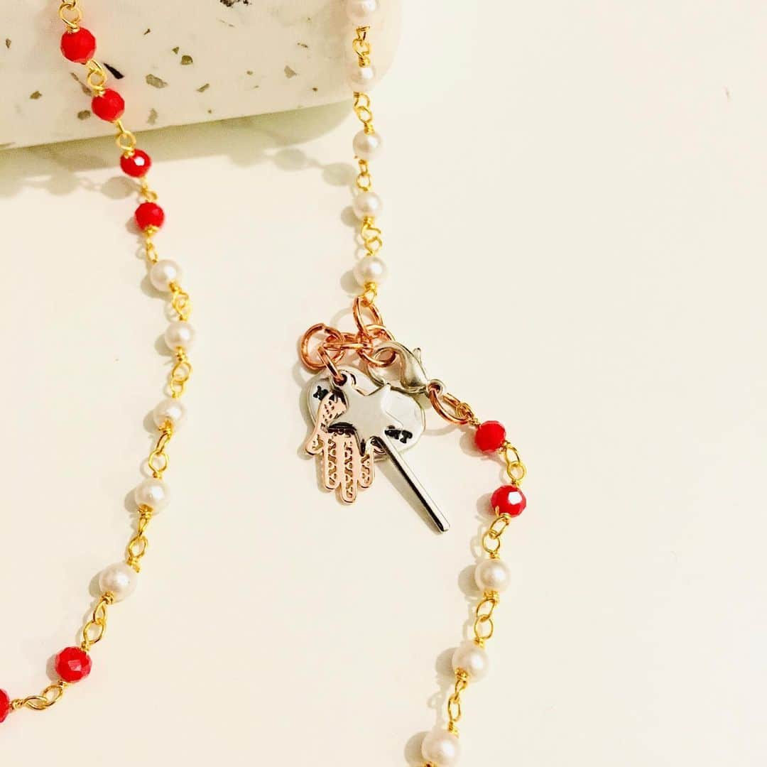 メイデンアートさんのインスタグラム写真 - (メイデンアートInstagram)「Rosary long necklace with white pearls, red crystals and magic wand charm.🪄🪄🪄 . Shop from the post♥️ .  #rosaryjewelry #rosary #sacredheart #catholic #handmade #archangelbrands #glorybe #chainmaille #handmaderosaries #beadedrosary #ourfather #bracelets #twentydecades #fivedecades #catholicrosary #beadedbracelets #archangelworks #hailmary #rosaries #prayer #jesus #marymotherofgod #rosarybracelets #beadedjewelry #chain #chainmailrosary #capturedbead #religiousgift #meditativeprayer #bhfyp」11月27日 19時26分 - maidenart