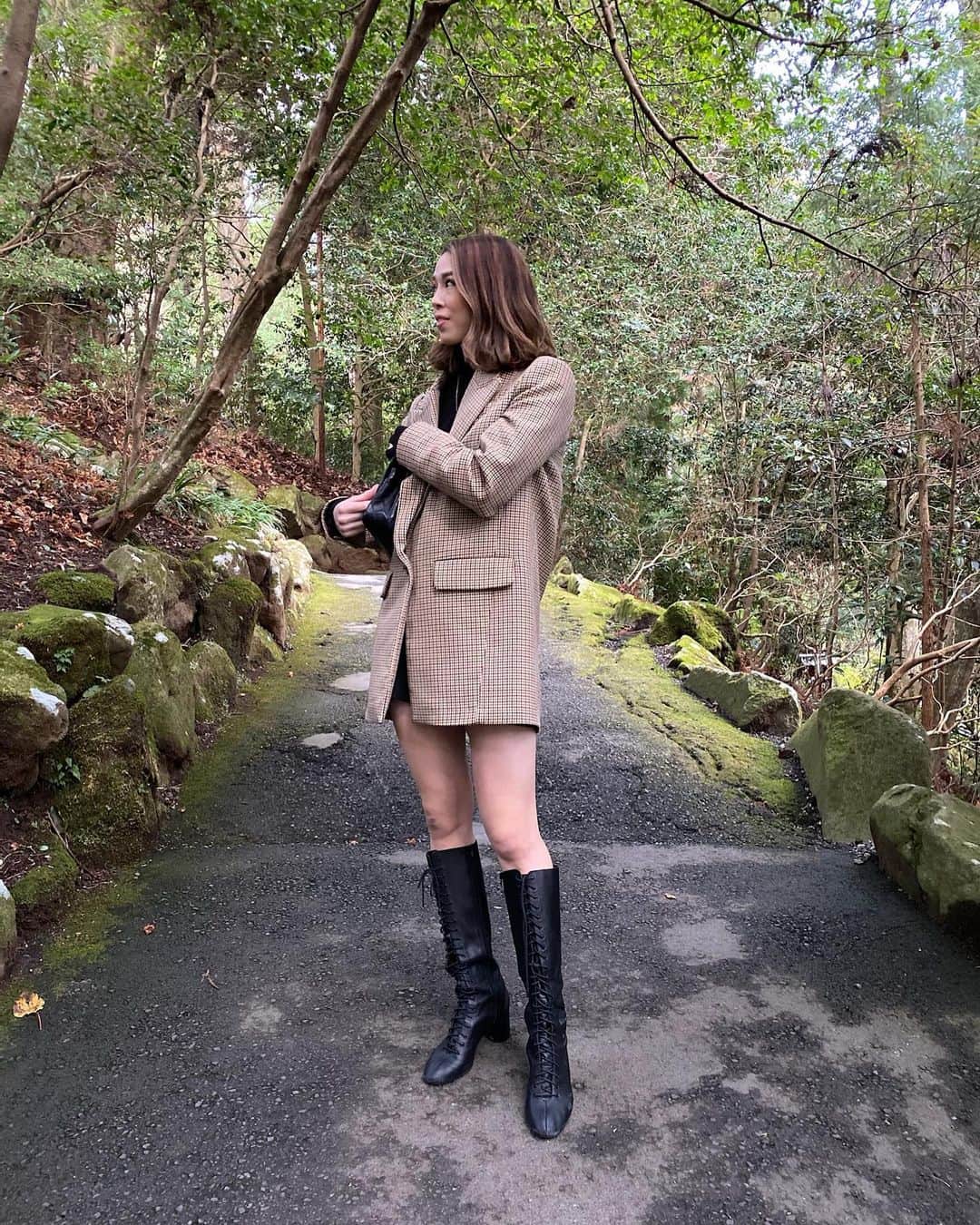 川戸沙羅のインスタグラム：「九頭龍神社🐉🍃🍁  #強羅温泉 #箱根旅行  #九頭龍神社 #温泉旅行 #神社巡り  #芦ノ湖 #夫婦デート  #白澤家の旅行」