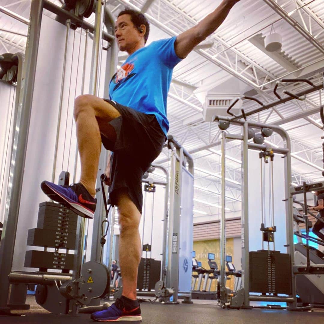 のインスタグラム：「Post thanksgiving workout #体幹トレーニング #isohold」