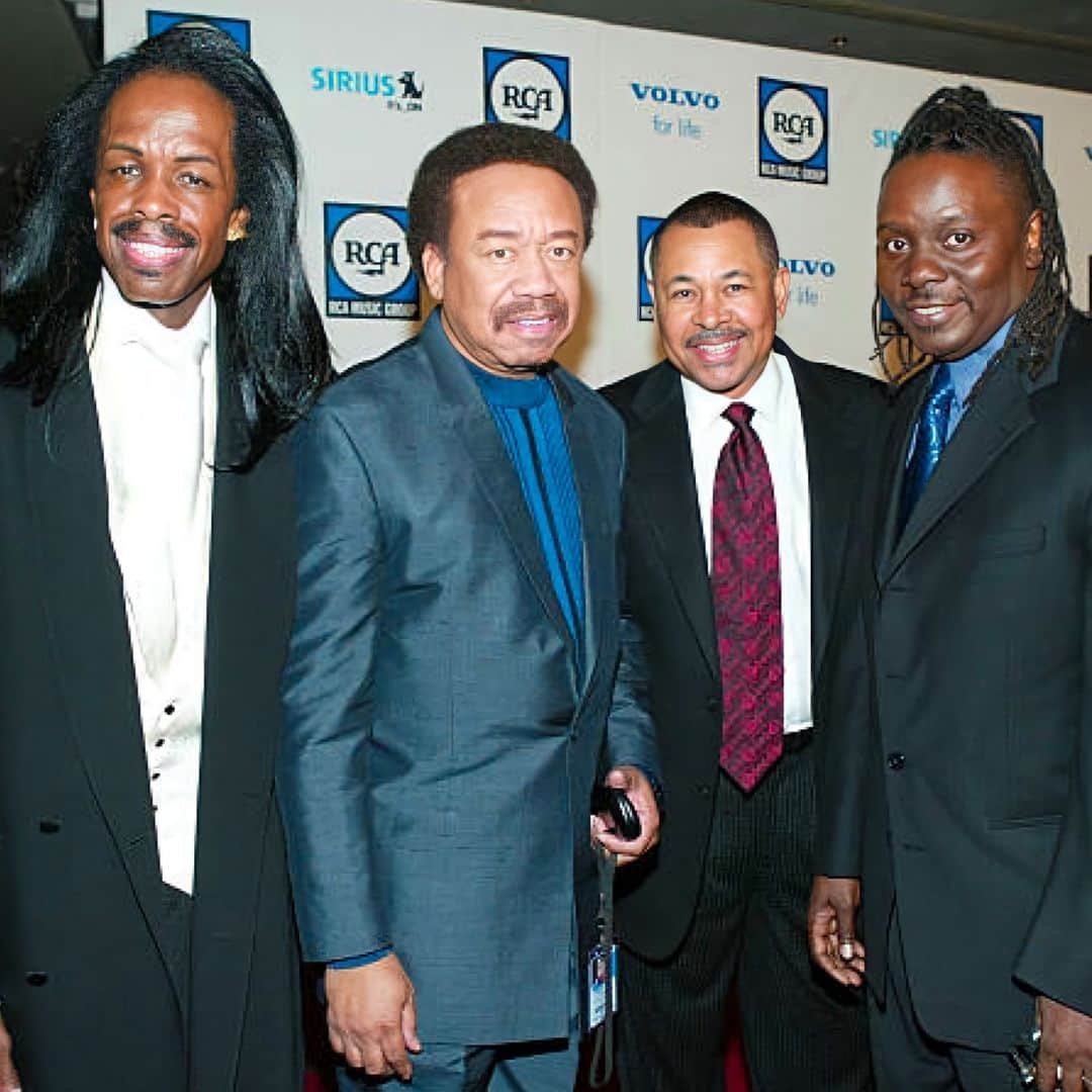 アース・ウィンド・アンド・ファイアーのインスタグラム：「#FBF Attending Clive Davis' Pre-Grammy party at the Beverly Hills Hotel, February 7, 2004.⠀ ⠀ 📸 Frank Micelotta」